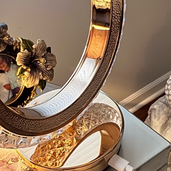 Tech Mod Crystal LED Mood Moon Light Ring - Picture 7 of 7